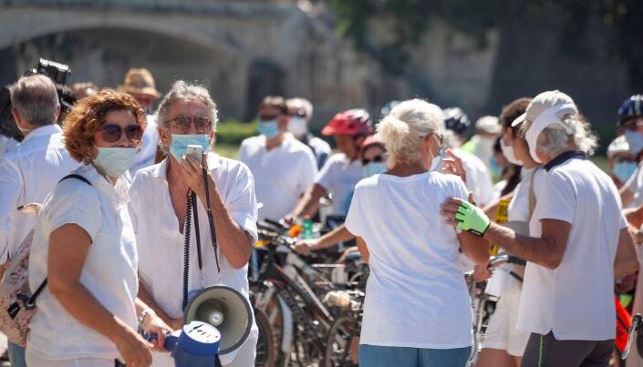 Un fiume bianco di biciclette per chiedere tutela per il Tevere