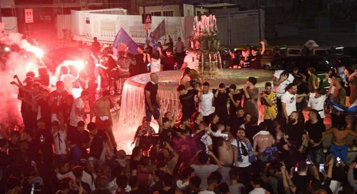 Coppa Italia, festa in strada a Napoli. L’Oms: “Sciagurati, pensiamo a quanto accaduto a Bergamo”