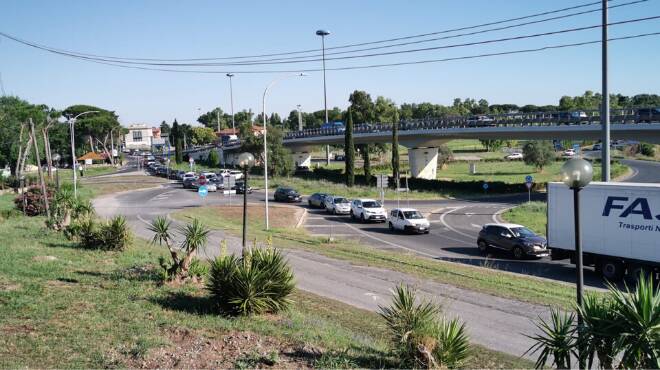 Fiumicino, Sbraccia: “File di auto a causa dei semafori, i residenti sono stanchi”