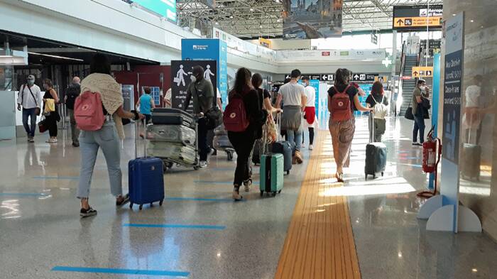 Fiumicino, nell’ultimo weekend di luglio aeroporto affollato di vacanzieri e turisti