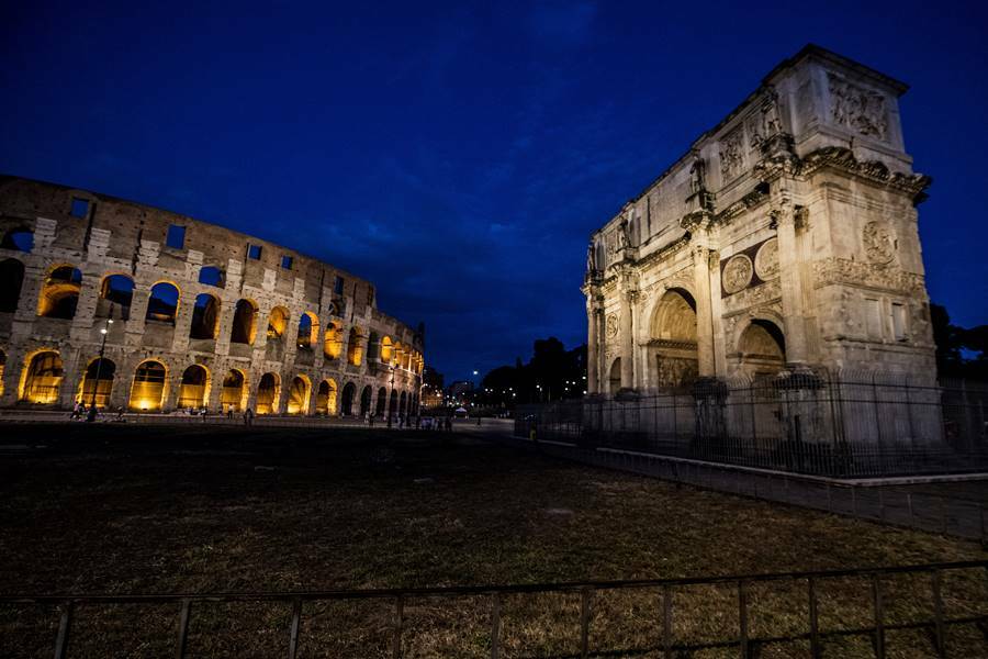 Roma, nuova illuminazione artistica per l’Arco di Costantino – VIDEO
