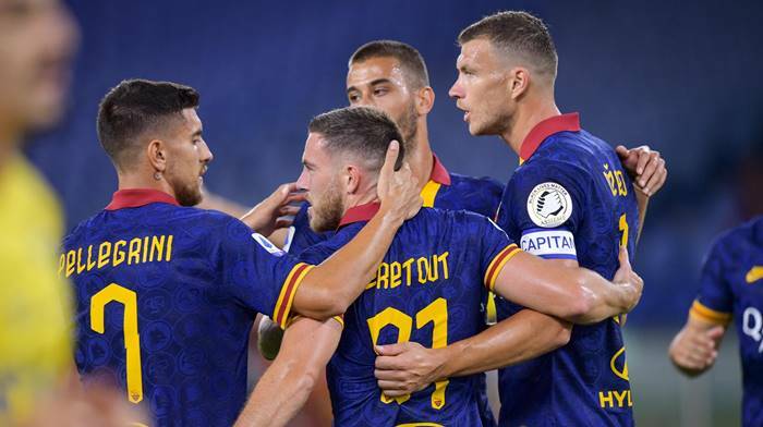 Veretout e Dzeko trascinano la Roma alla vittoria, Verona battuto 2-1