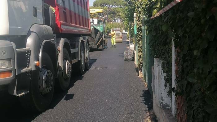 Caroccia: “Proseguono i lavori di asfaltatura delle strade di Fregene”