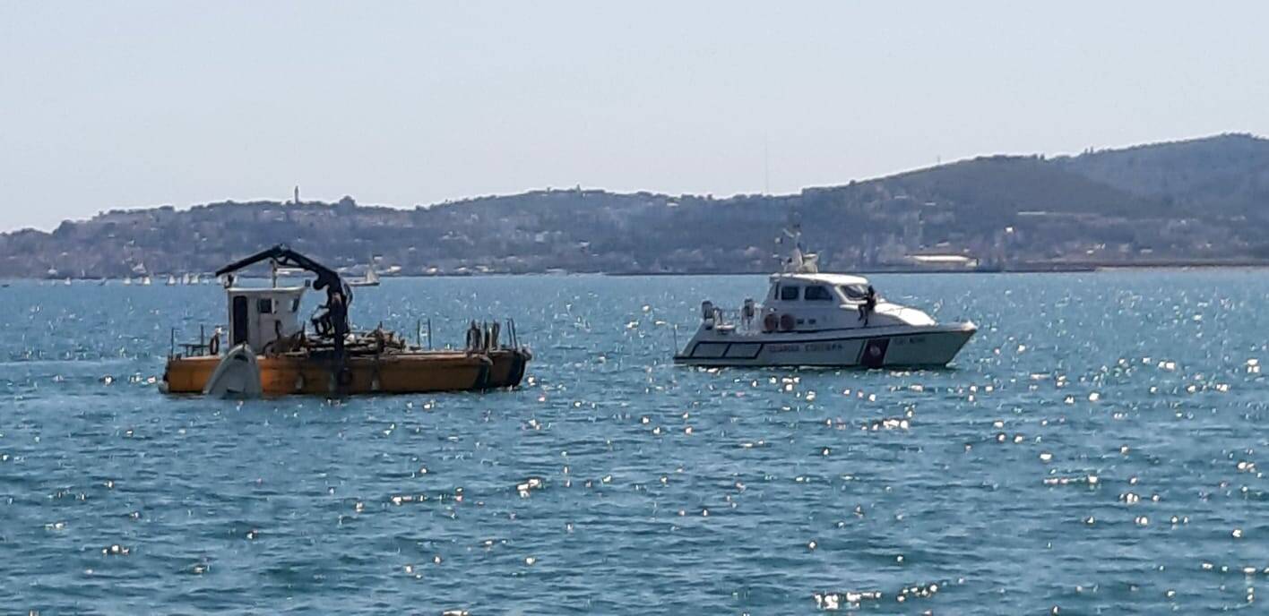 Recuperata una barca affondata a Vindicio: paura per 4 ragazzi a Formia
