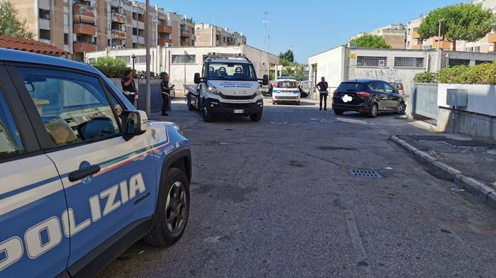 Blitz della Polizia Locale allo Zodiaco di Anzio, 2 rom in fuga con i figli: scatta l’inseguimento