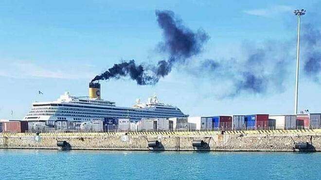 Fumi nel porto di Civitavecchia: monitoraggio straordinario in vista dell’estate