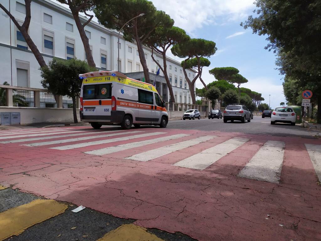 Ostia, dossi illegali: vanno rimossi da via delle Fiamme Gialle e via Pernier