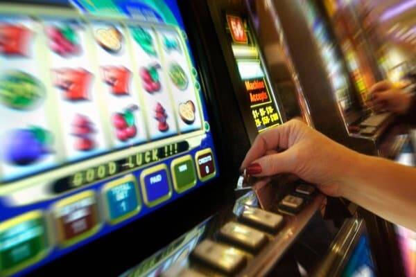 Regione Lazio, D’Amato: “Le dipendenze dal gioco d’azzardo sono una vera emergenza sociale e sanitaria”