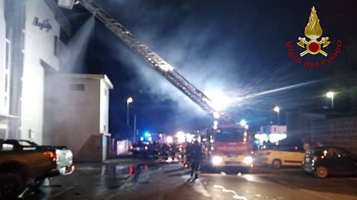 Incendio a Montalto Marina, in fiamme l’hotel Margherita
