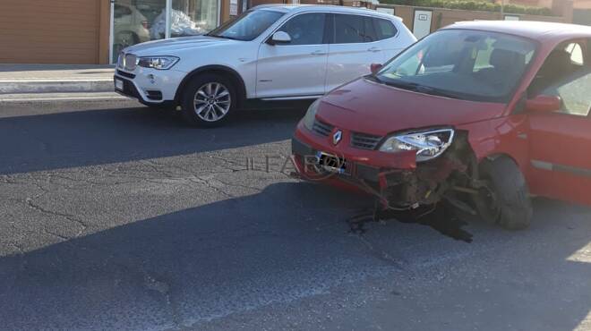 Ardea, carambola sul lungomare degli Ardeatini: coinvolte tre automobili