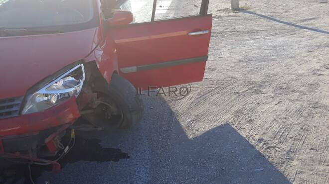 Ardea, carambola sul lungomare degli Ardeatini: coinvolte tre automobili