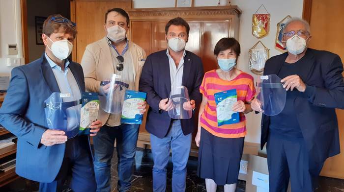 Il Rotary Club Latina San Marco dona mascherine e visiere ai medici della città