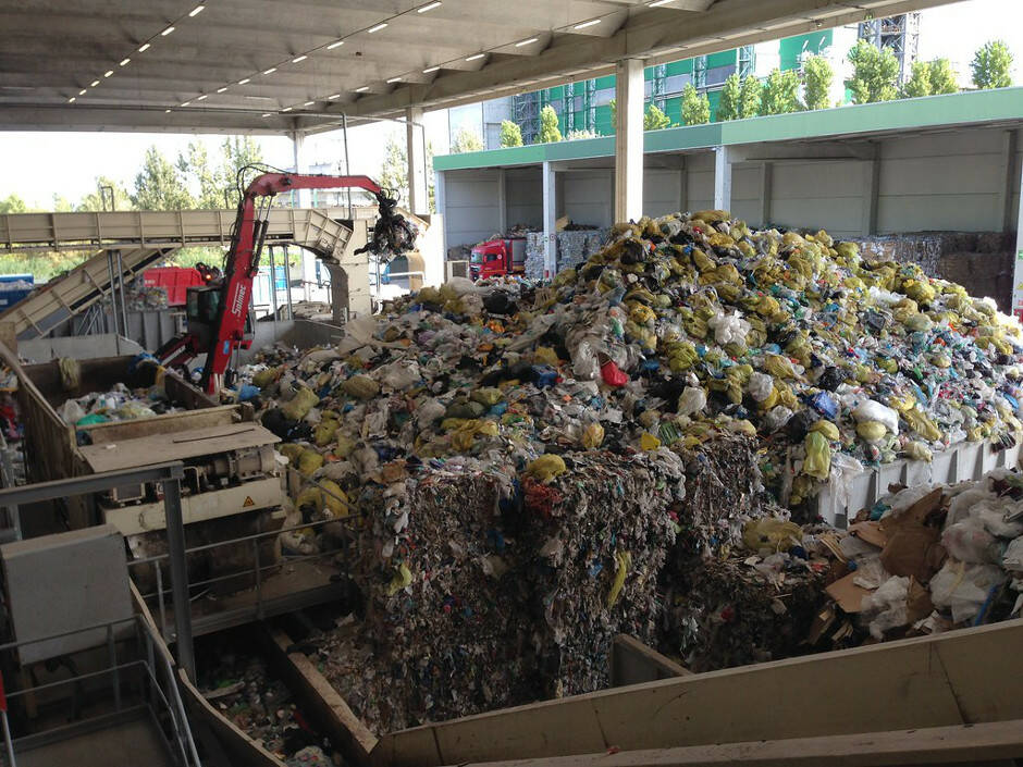 Civitavecchia, la rabbia del Sindaco: “Da Roma 80 tonnellate di rifiuti al giorno”