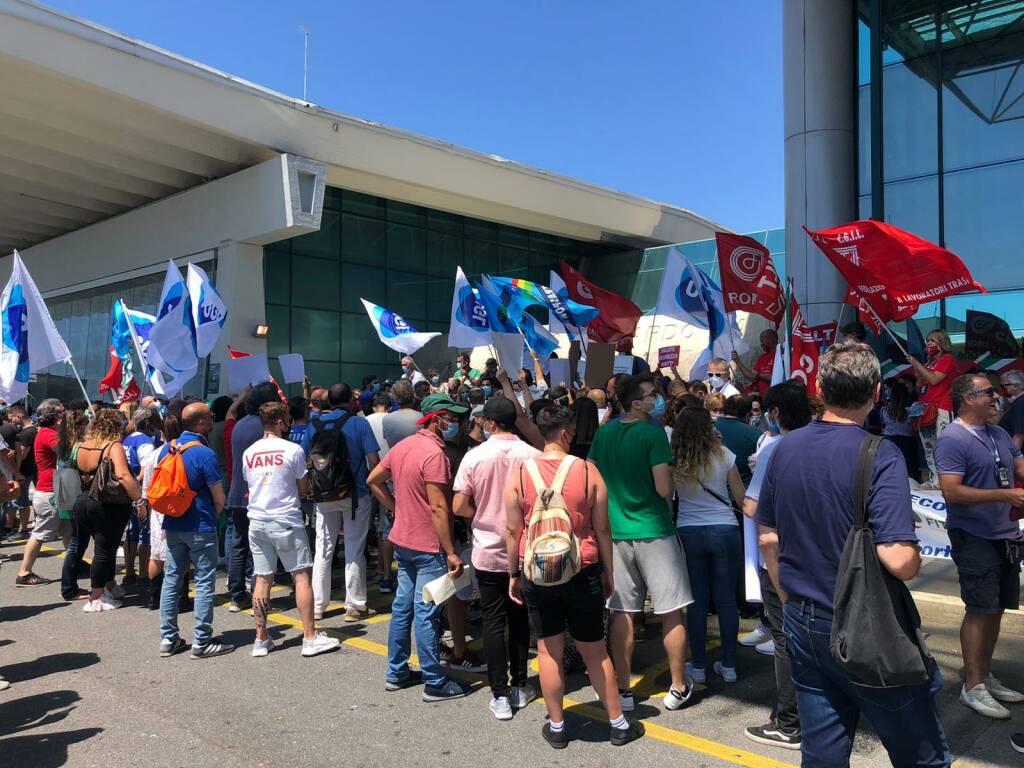 protesta lavoratori aeroporto