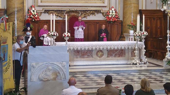 Civitavecchia in festa abbraccia il nuovo vescovo, mons. Ruzza: “Ascoltiamo le sofferenze”