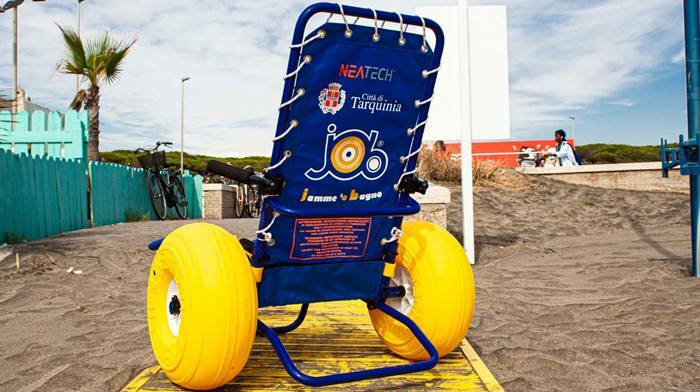 Le spiagge di Tarquinia accessibili a tutti: nuove passerelle e quattro sedie job per i disabili