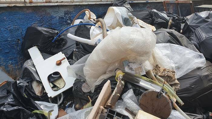 Fiumicino, cantiere nautico trasformato in una maxi discarica abusiva: sequestrato