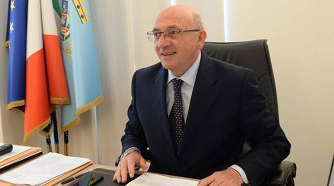 Simeone, (Fi): “Decentramento: le regioni cedano alcune competenze ai comuni e alle province”