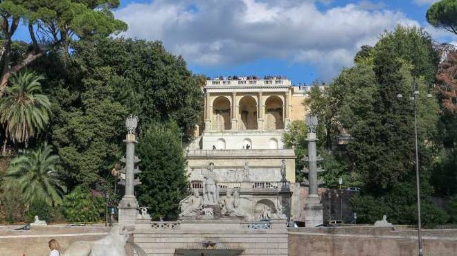 Roma, litiga con la fidanzata e si lancia dalla terrazza del Pincio: muore 21enne