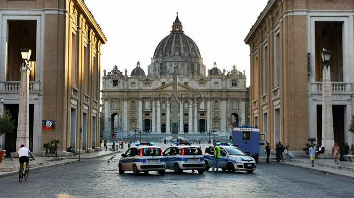 Roma. Paura a San Pietro, armato di coltello minaccia i passanti: “Vi ammazzo tutti”