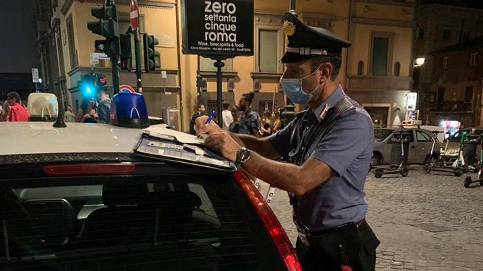 Roma, controlli per una “movida sicura”: 2 bar chiusi e 10 persone multate