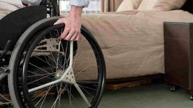 Fiumicino, infermieri “cacciati” di casa da un disabile. E scatta la denuncia