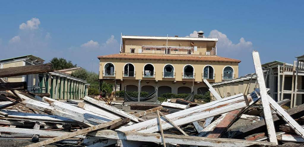 Ostia, reportage Ansa: “La Casetta” da stabilimento di lusso a terra di vandali