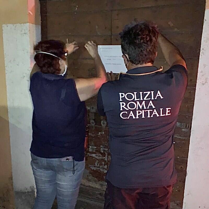 Roma, chiuso club privè a luci rosse: 60 clienti irrispettosi delle norme anti-covid