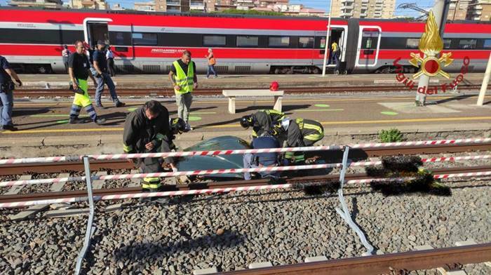 Tragedia alla stazione di Civitavecchia, 30enne muore investita da un treno