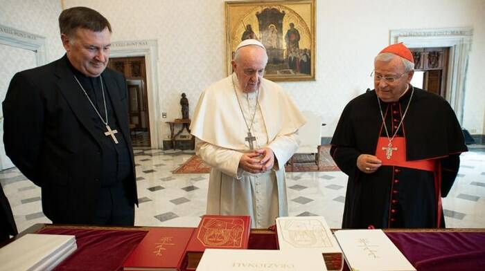La Cei presenta al Papa il nuovo Messale: da novembre cambiano “Gloria” e “Padre Nostro”