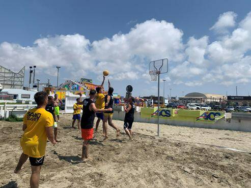 Sand Basket a Fiumicino, torneo in spiaggia con 60 atleti
