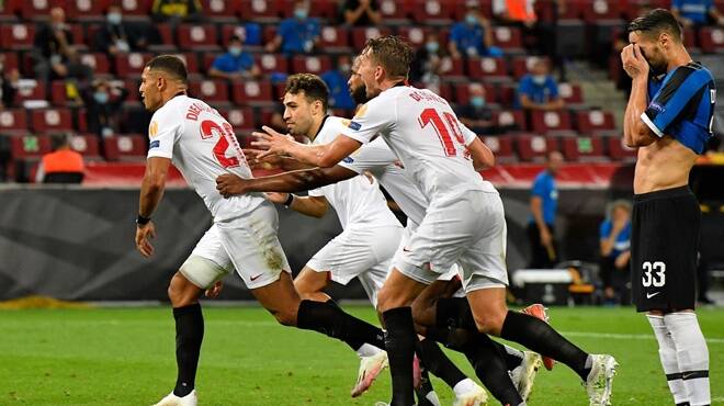 Europa League, Lukaku distrugge i sogni dell’Inter: il Siviglia vince la coppa
