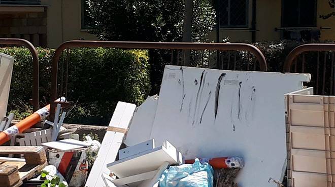 Fiumicino, l’ira di un cittadino: “Il Villaggio Azzurro trasformato in discarica a cielo aperto”