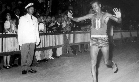 Ricordando Bikila, maratona a staffetta a Caracalla: emozioni forti al 60esimo delle Olimpiadi
