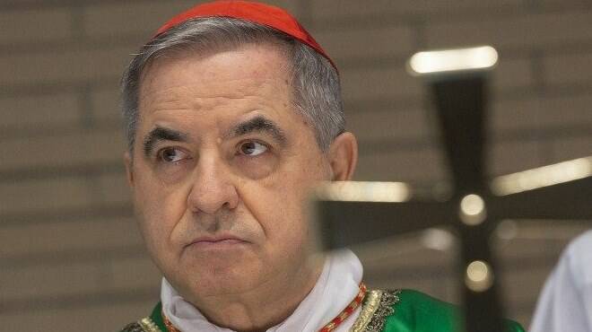 Becciu si difende: “Su di me accuse surreali, spero che il Papa non si faccia manovrare”
