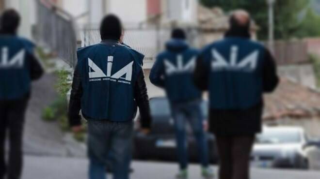 Roma, clan mafiosi con “le mani in pasta”, blitz in panifici e pasticcerie: 43 arresti