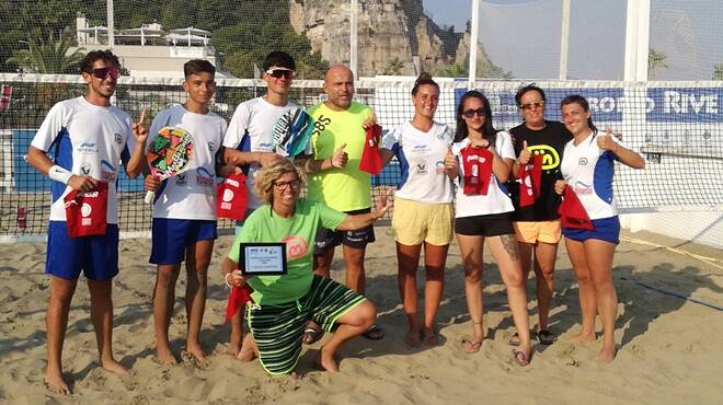 Terracina, la Dm Tour One vince il campionato regionale di beach tennis