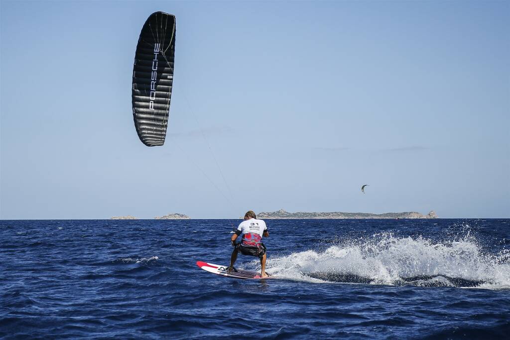 Appassionati di kitesurf e hydrofoil a Maccarese: un weekend tra vela e motori