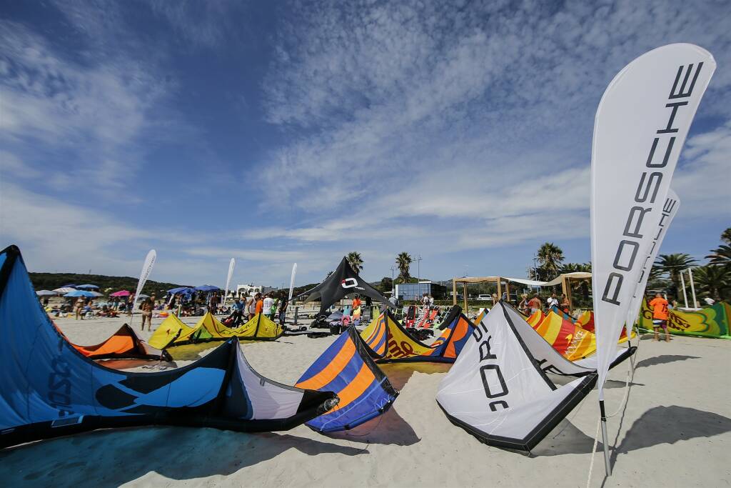Appassionati di kitesurf e hydrofoil a Maccarese: un weekend tra vela e motori