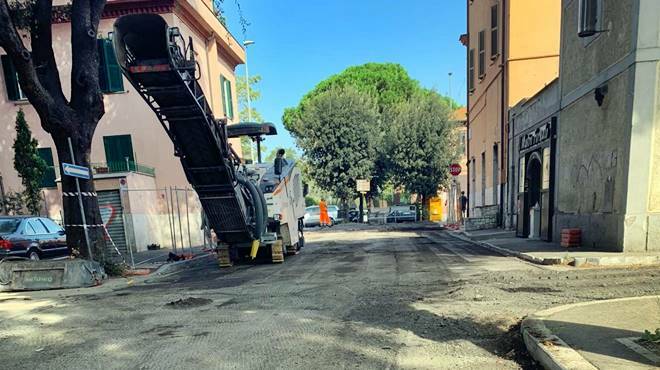 Stop agli ingorghi a Ostia Antica: torna l’asfalto in via della Gente Salinatoria