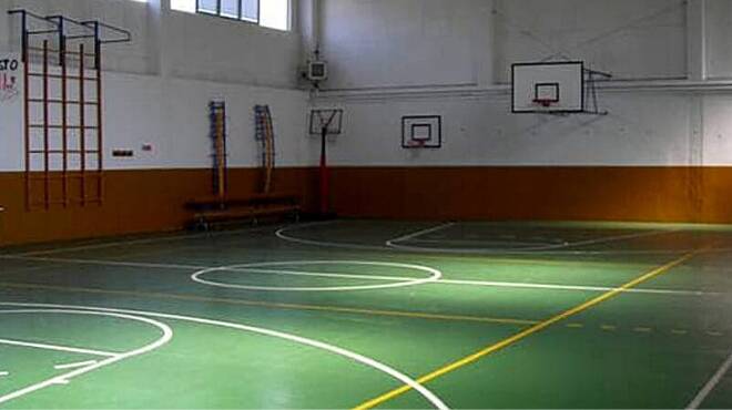 Fiumicino, le palestre delle scuole assegnate per tre anni alle società sportive del territorio