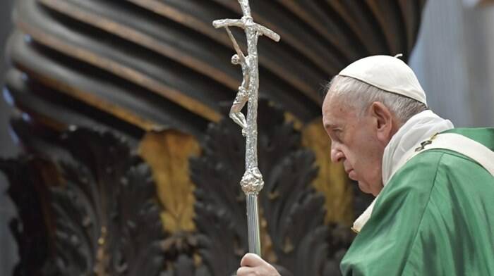 La sciatalgia torna a colpire il Papa: saltano le celebrazioni del 24 e del 25 gennaio