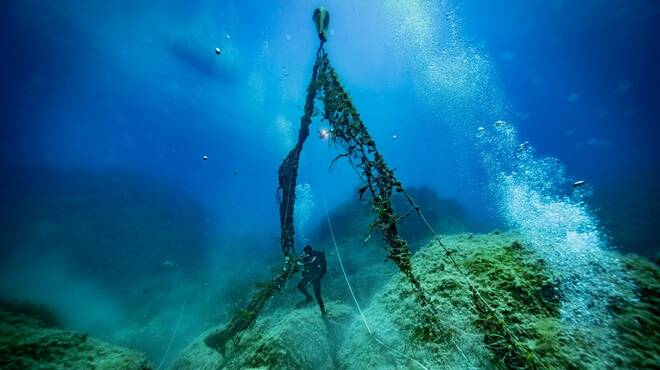Reti da pesca abbandonate in mare, “ripulito” il Tirreno
