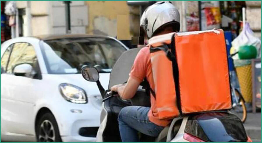 Roma, scoperti rider in nero (alcuni col reddito di cittadinanza): maxi multa ai datori di lavoro