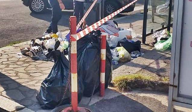Gaeta, colte in flagrante mentre abbandonavano i rifiuti in strada: attività multate per migliaia di euro