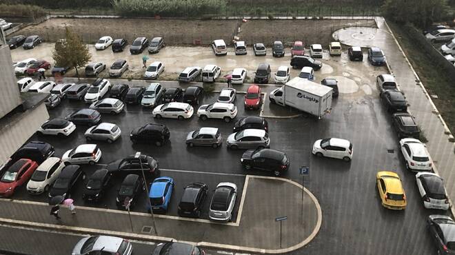 Parco Leonardo, Canto: “Basta ingorghi vicino la scuola, serve un parcheggio”