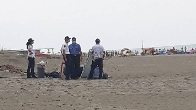 Sparatoria in spiaggia a Torvaianica, morto il 38enne albanese