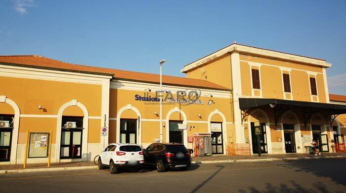 Civitavecchia, ruba sigarette al bar della stazione, 38enne denunciato dalla Polizia