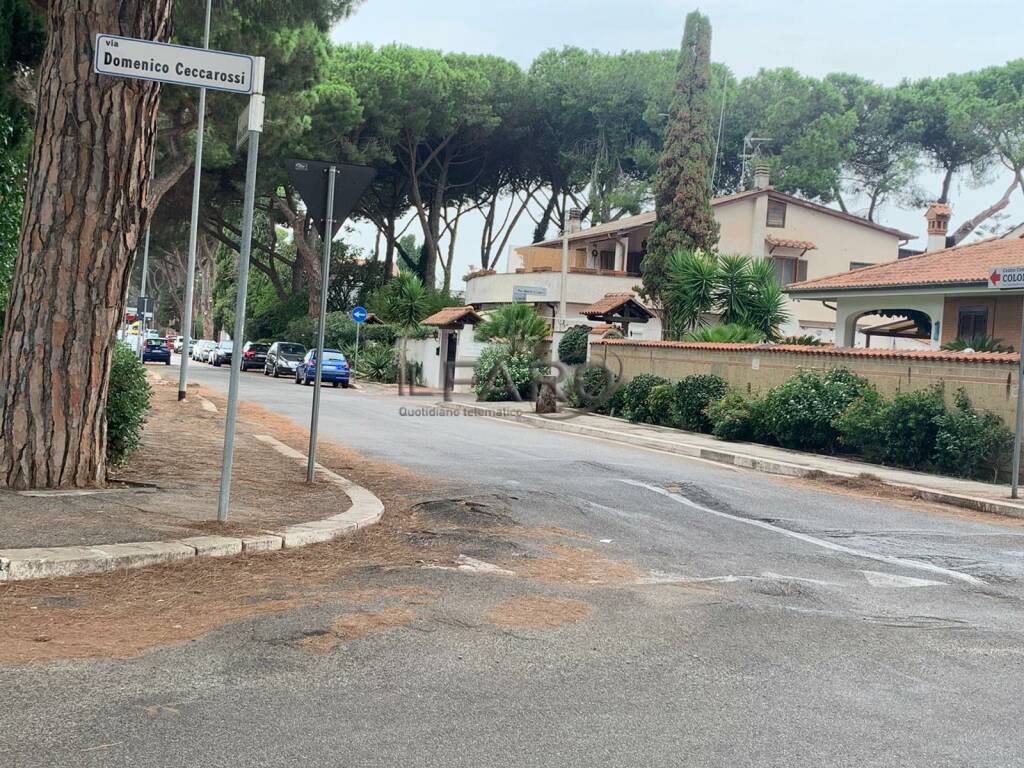 Infernetto, via Ceccarossi collassa e i residenti vendono casa