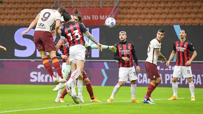 Calcio spettacolo tra Milan e Roma: sotto la pioggia battente di San Siro finisce 3-3